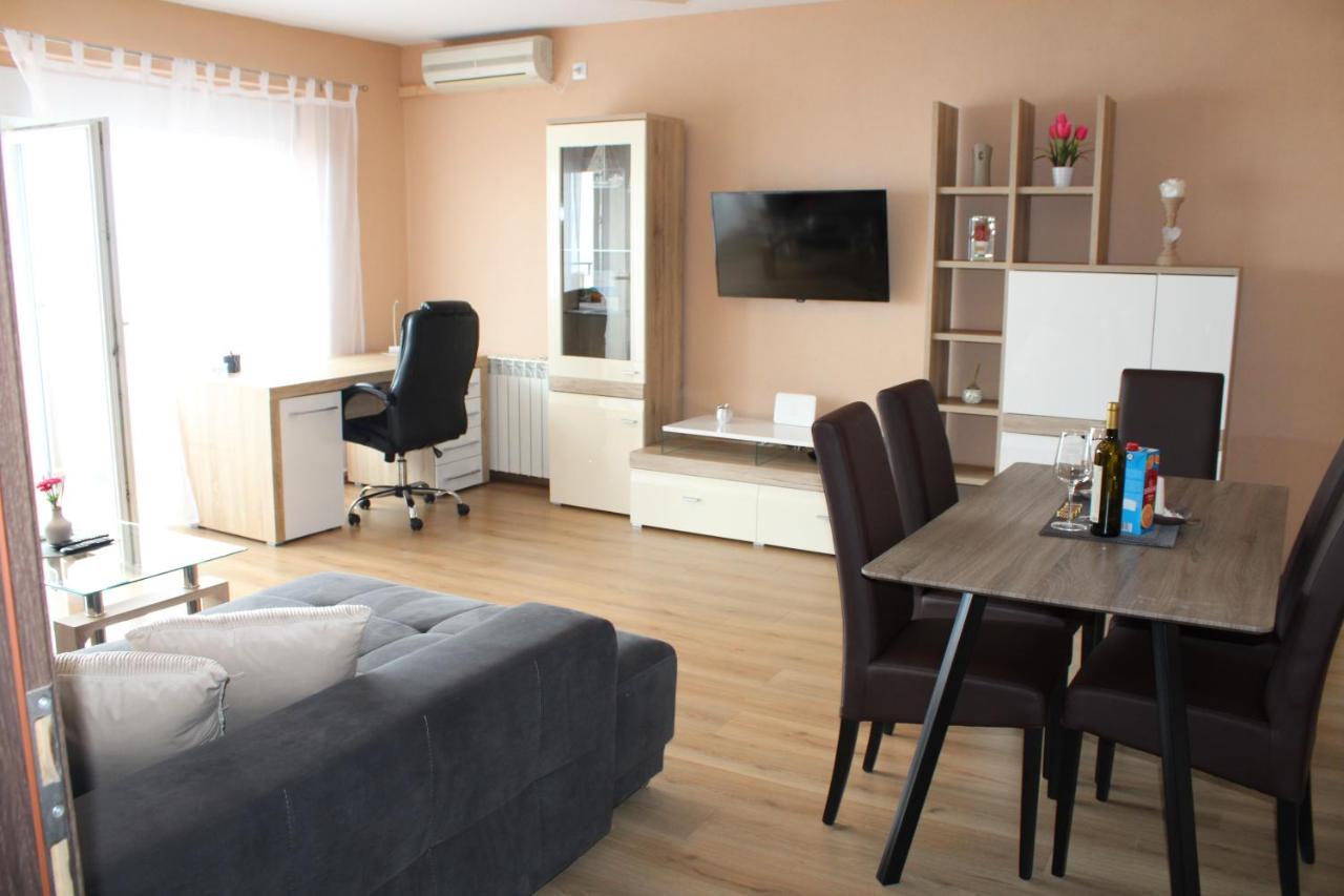 Lovro Apartment