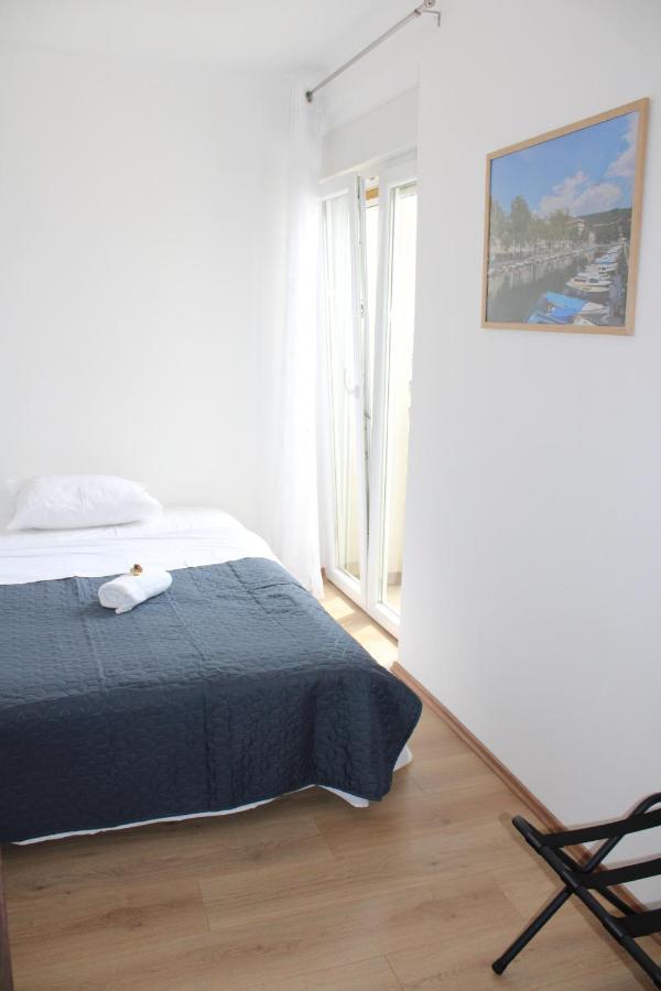 Lovro Apartment *
