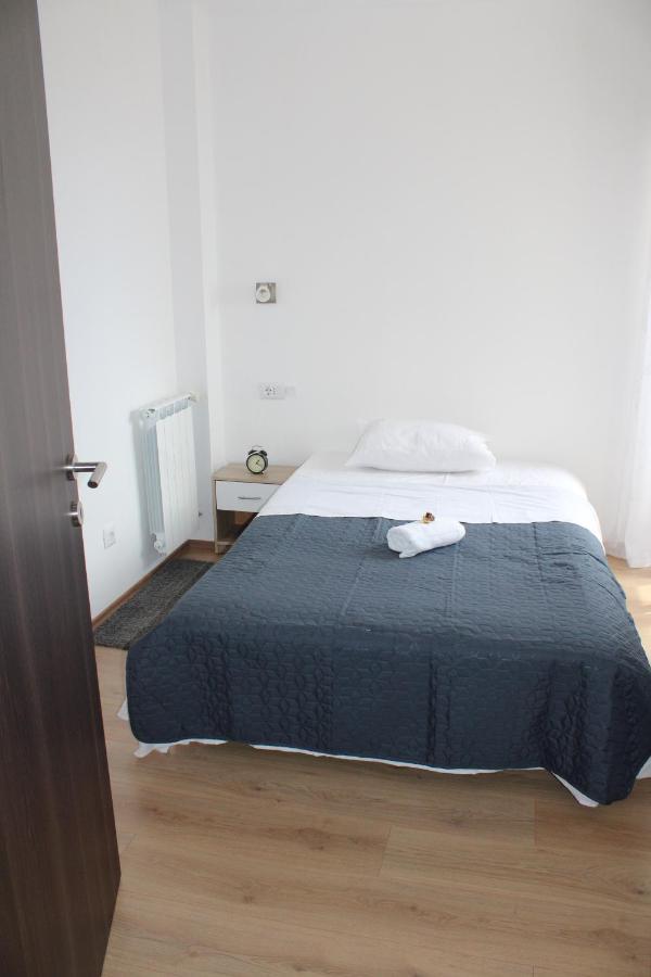 Lovro Apartment *